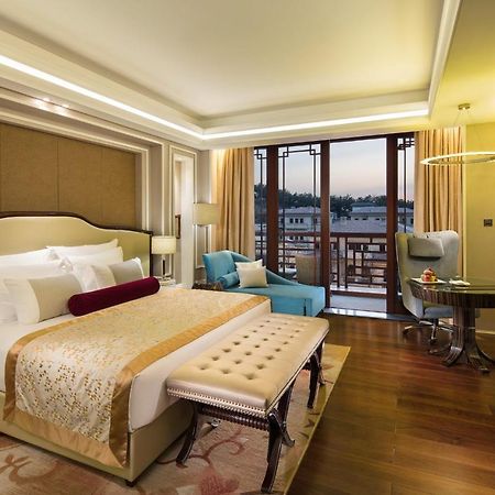 Grand Bay Hotel Beijing Jinpoluo Екстер'єр фото